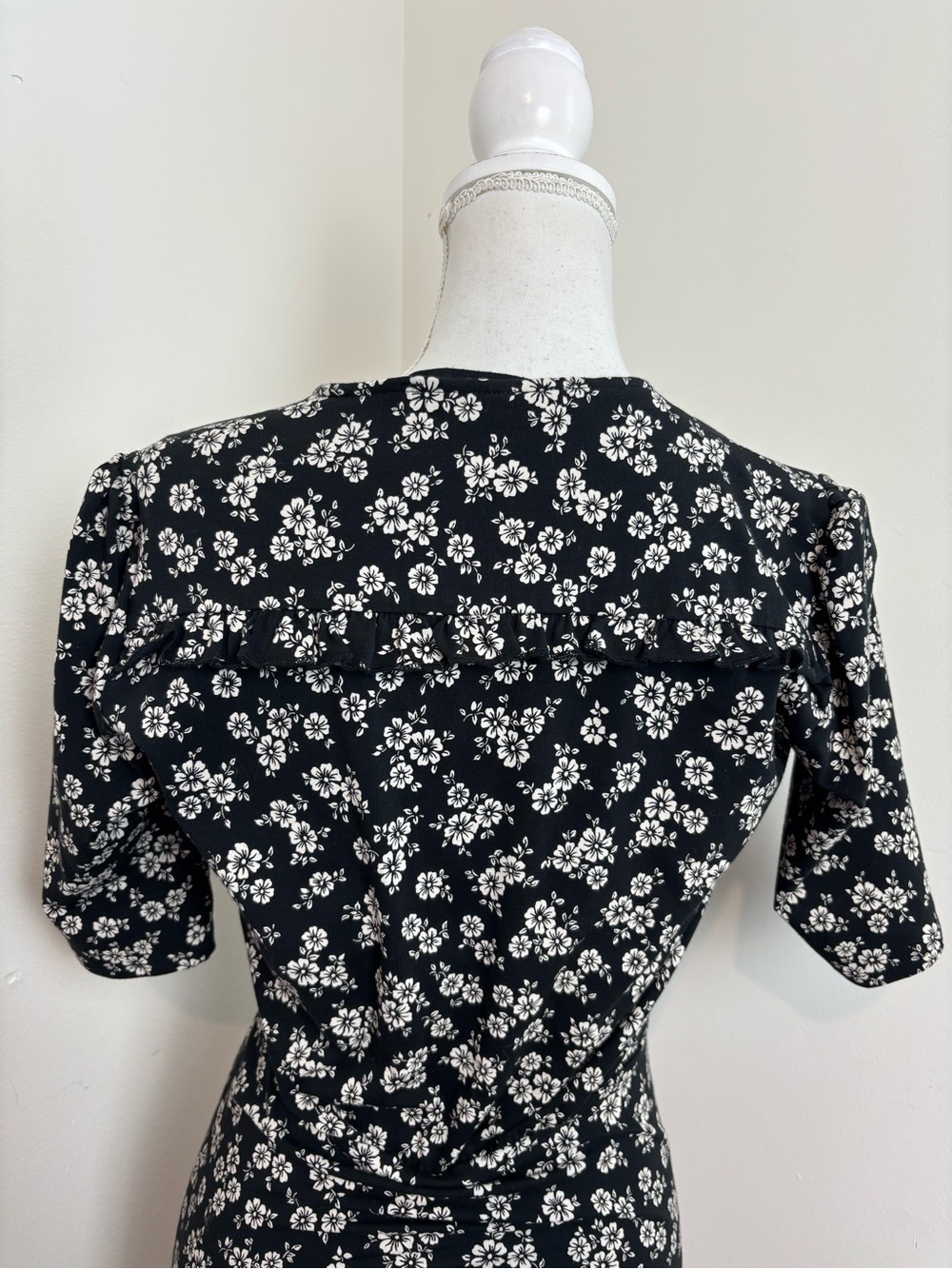 Veronica Beard Mariposa dress In Black and White Floral Size Small - Picture 13 of 16